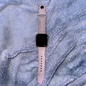 Apple Watch • Series 4 • 40 MM Aluminum & ceramic case